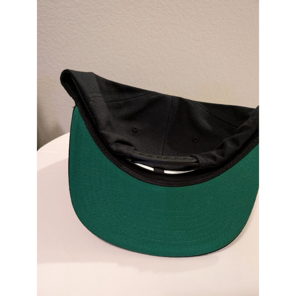 Brandless black snapback with green underbill new without tags - Picture 2 of 5
